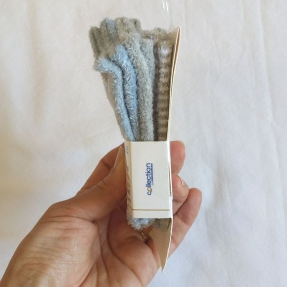 NEW collection london drugs 3-pack fuzzy baby boy socks 0-6 months - Picture 4 of 4